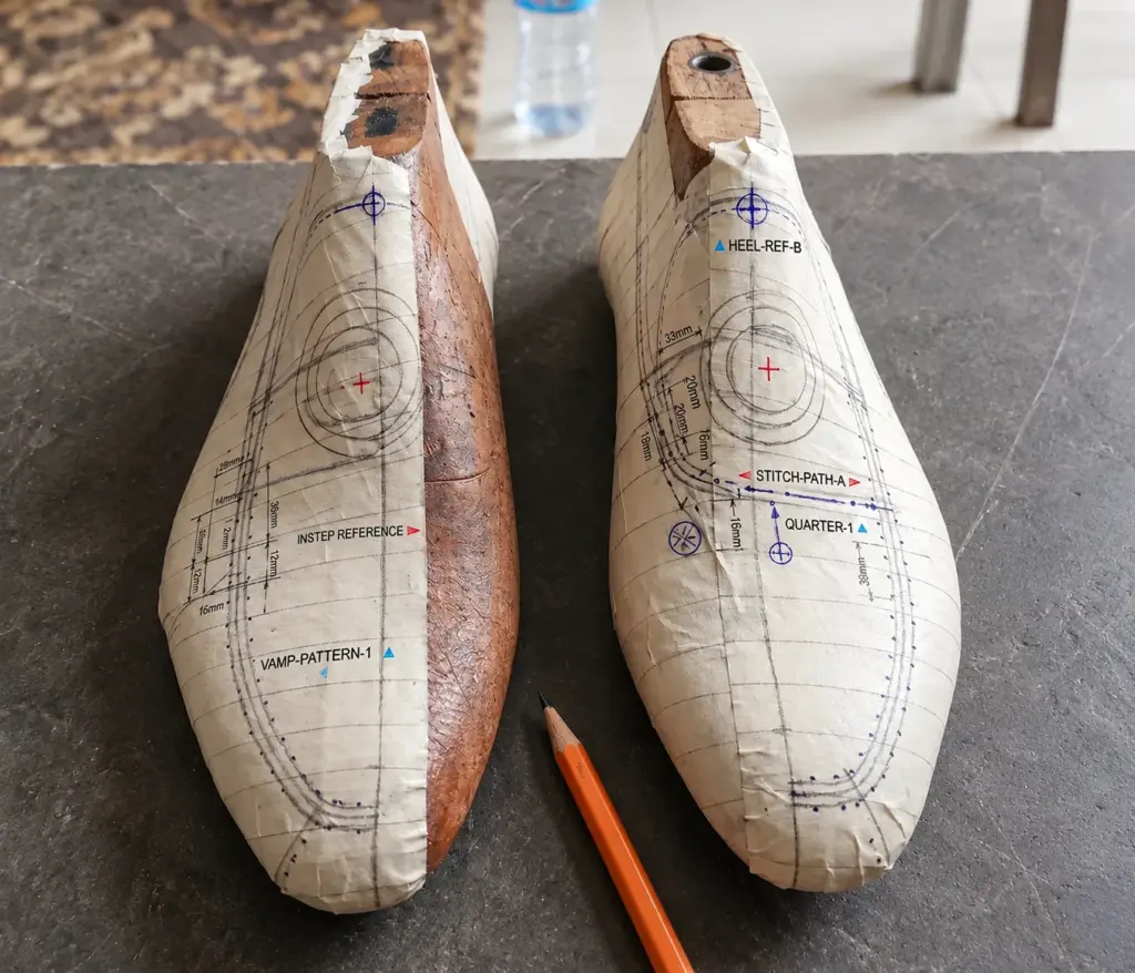 handmade leather shoes — 03 — Pattern making image — Handsole