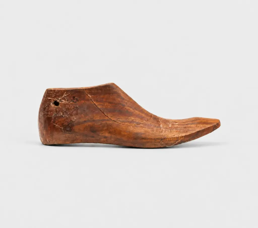 handmade leather shoes — 01 — Shoe last image — Handsole