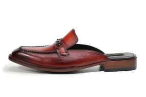 Burgundy Burnished Chain Mule — mens loafers detail