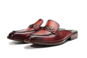 Burgundy Burnished Chain Mule — mens loafers detail