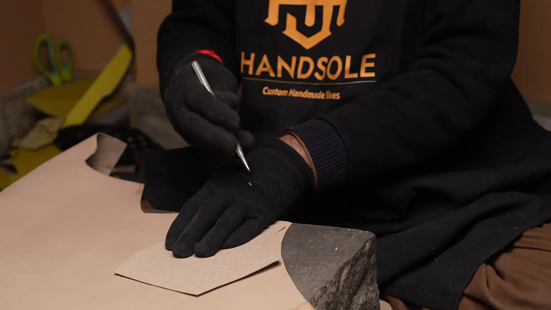 Handsole workshop leather shoe upper and lining construction before lasting