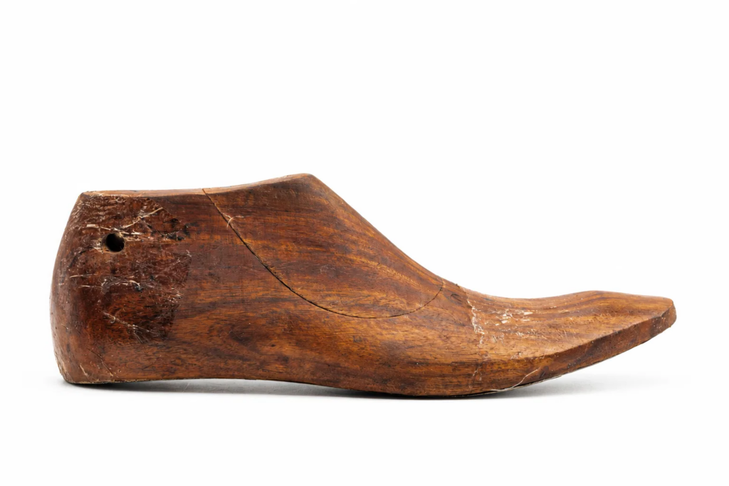 handmade leather shoes — 01 — Shoe last image — Handsole