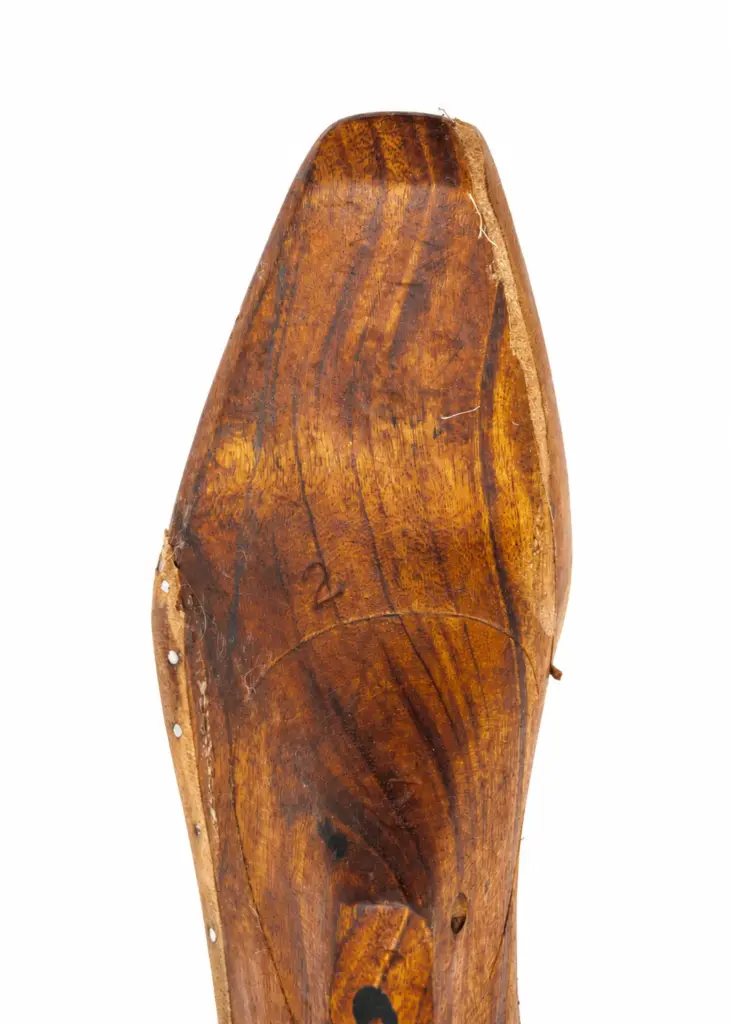 Top view of a Handsole shoe last showing how forefoot width and toe shape affect fit