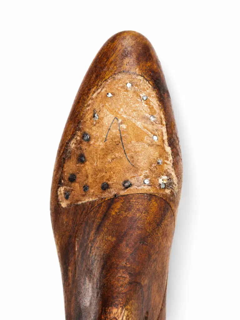 McKenzie last — elongated pointed-almond wooden shoe form