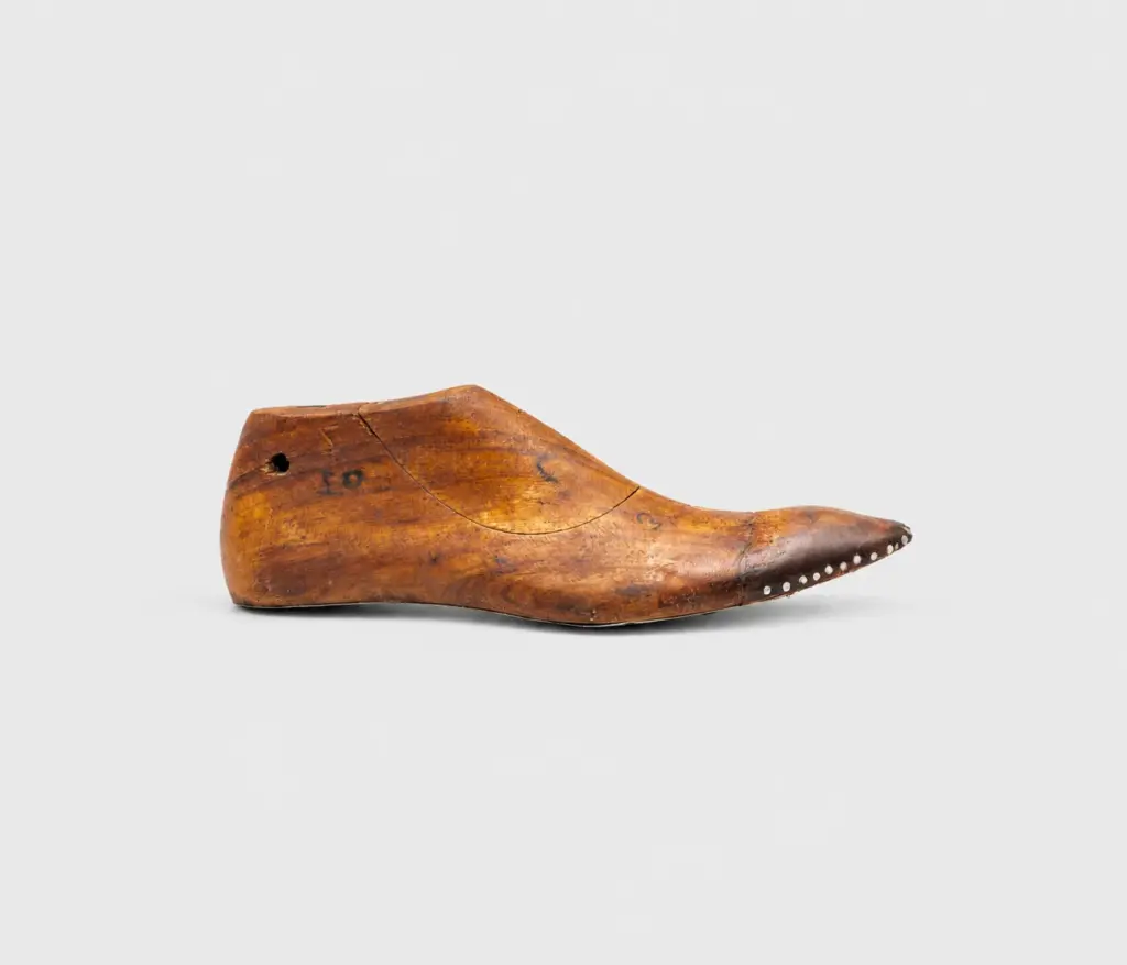 handmade leather shoes — 01 — Shoe last image — Handsole