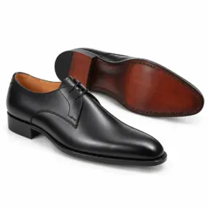 Vegetable-tan leather sole and stacked leather heel with rubber heel top on a black hand-welted Derby
