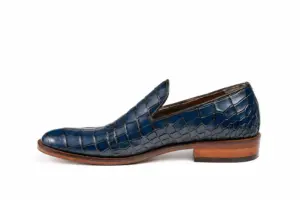 Opposite profile of blue croc-pattern plain loafer