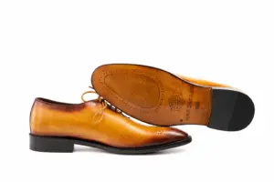 Brown HANDSOLE-branded leather outsole and dark heel top lift of the tan wholecut Oxford